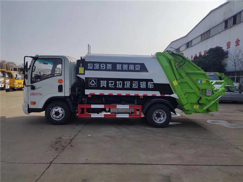 垃圾车修理车厂 车厢全密封压缩垃圾车维护与保养指南